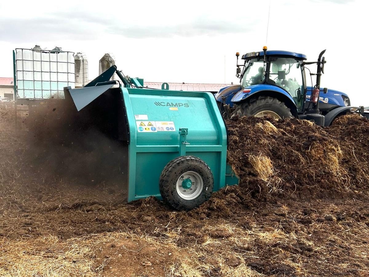 VCC-3000 compost turner (trailed)