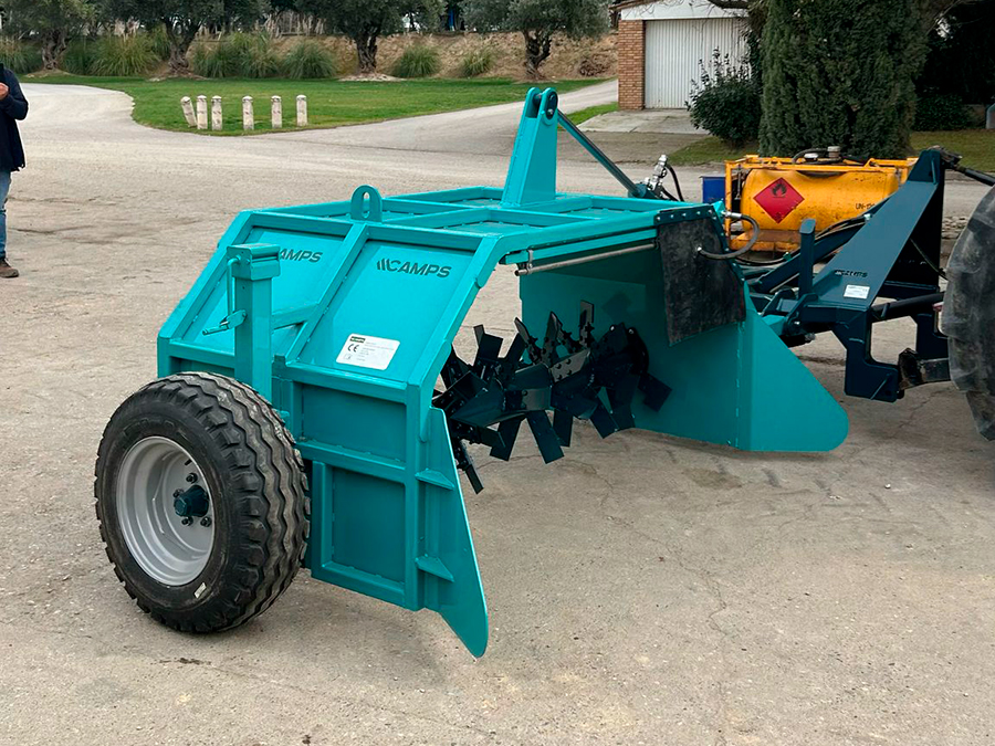 VC-2000 compost turner